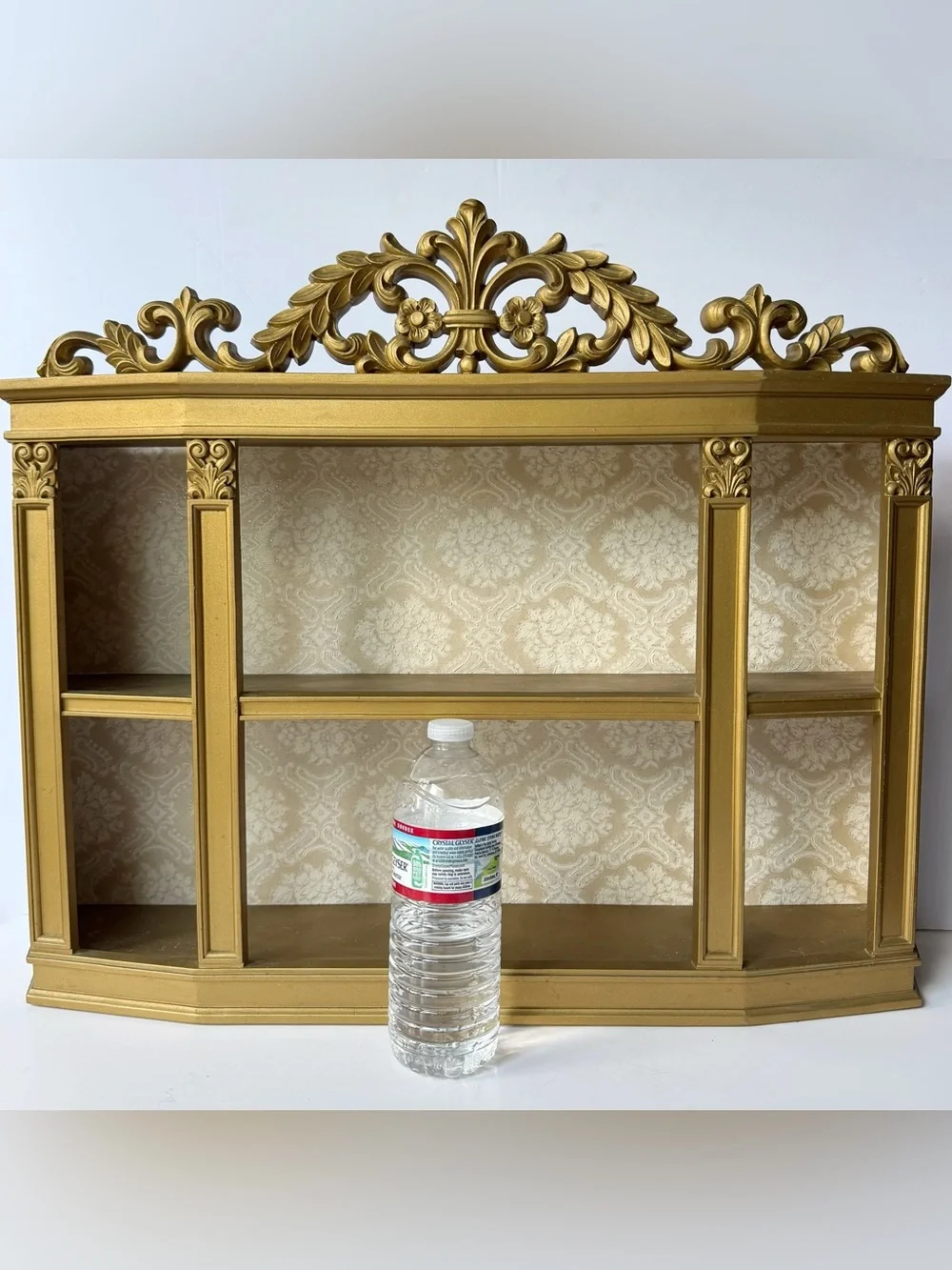 Vintage Syroco Hollywood Regency Ornate Gold Curio Wall Display Shelf